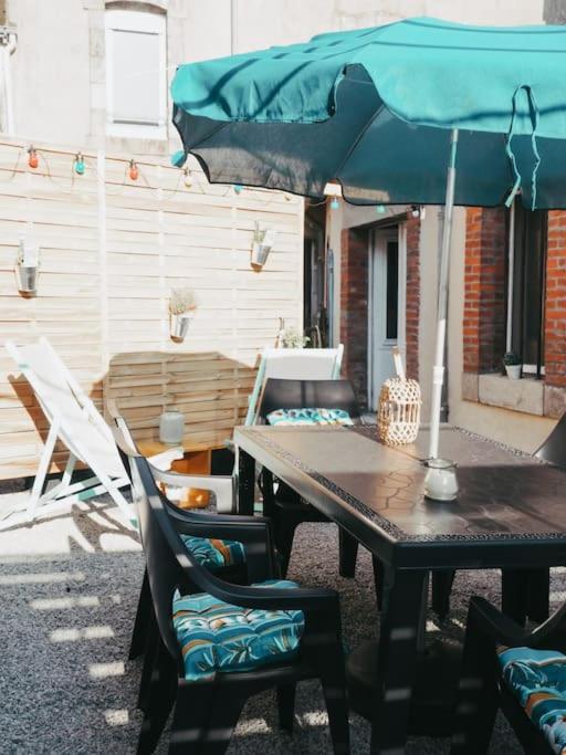 Appartement Avec Patio Saint Anne-dʼAuray Esterno foto