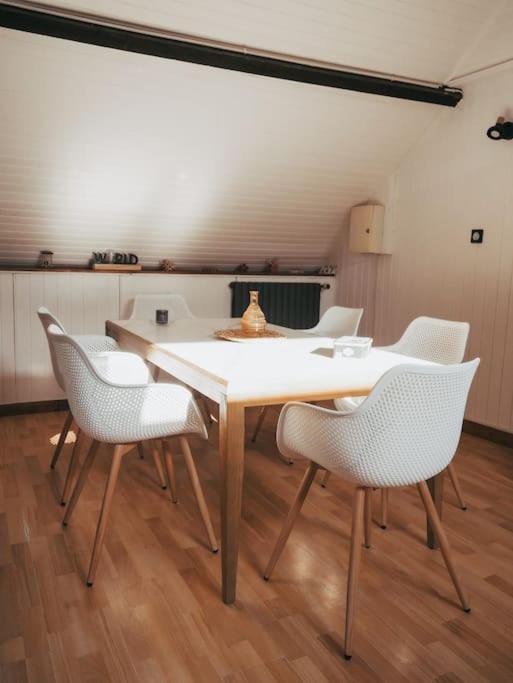 Appartement Avec Patio Saint Anne-dʼAuray Esterno foto